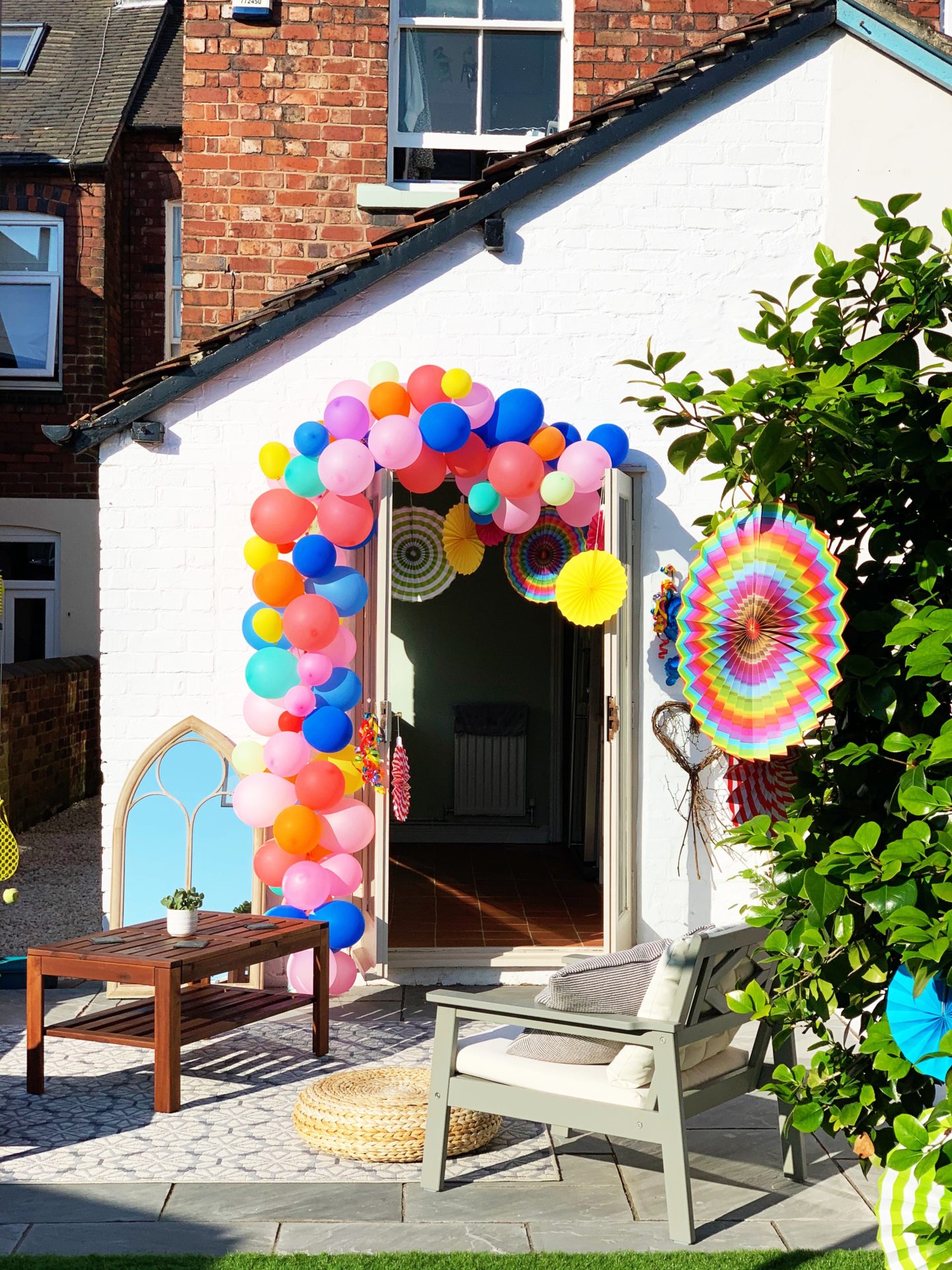 How to make your own balloon garland
